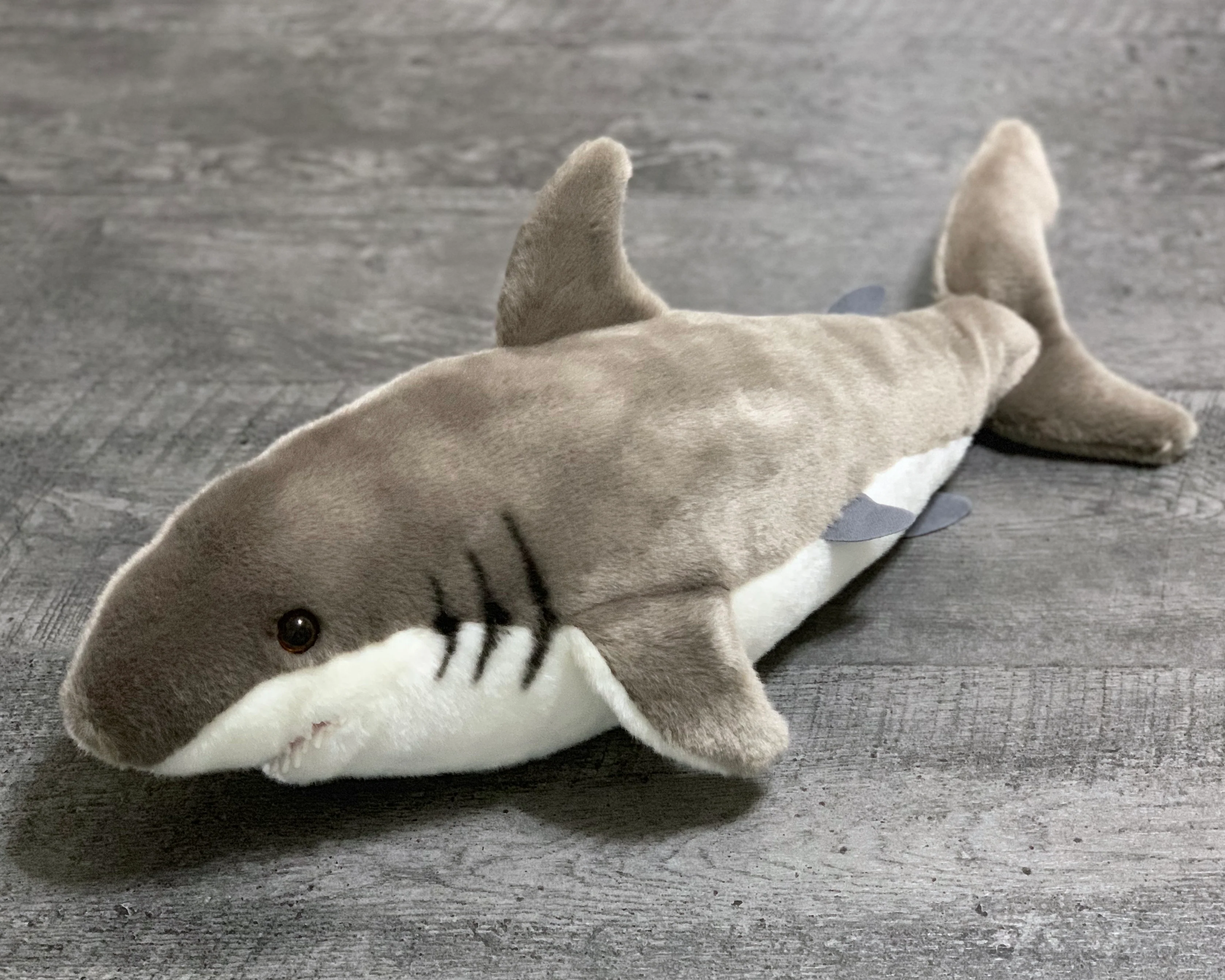 22-inch Weighted Great White Shark, up to 6lbs - Image 3