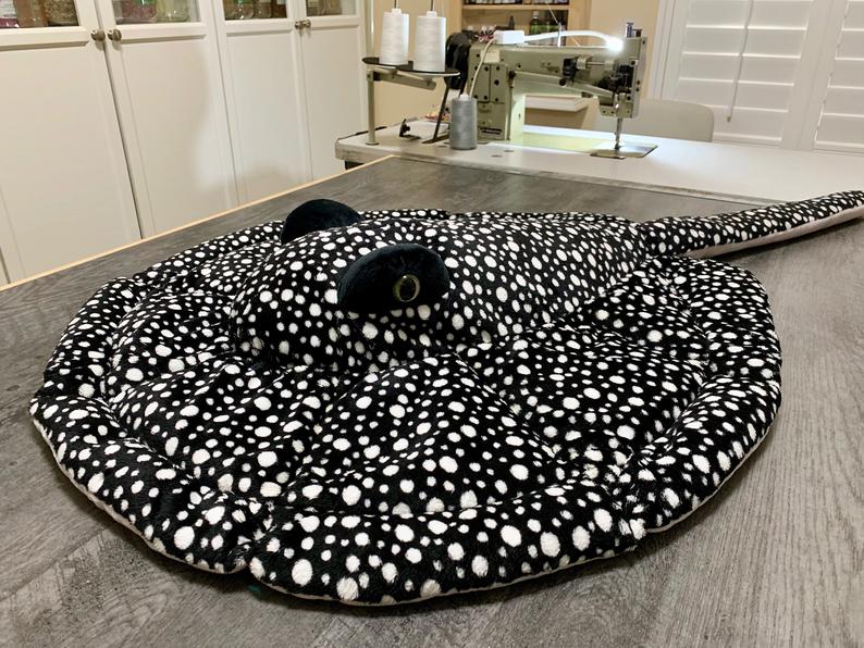 Jumbo Weighted Stingray Plush – 29" × 28" Body (Up to 16 lbs) - Image 3